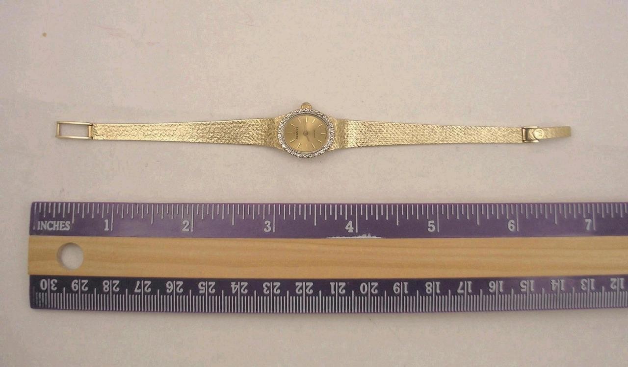 B56 Movado Ladies 14 K Sold Gold Case & Bracelet Swiss Quartz Wrist Watch w Box