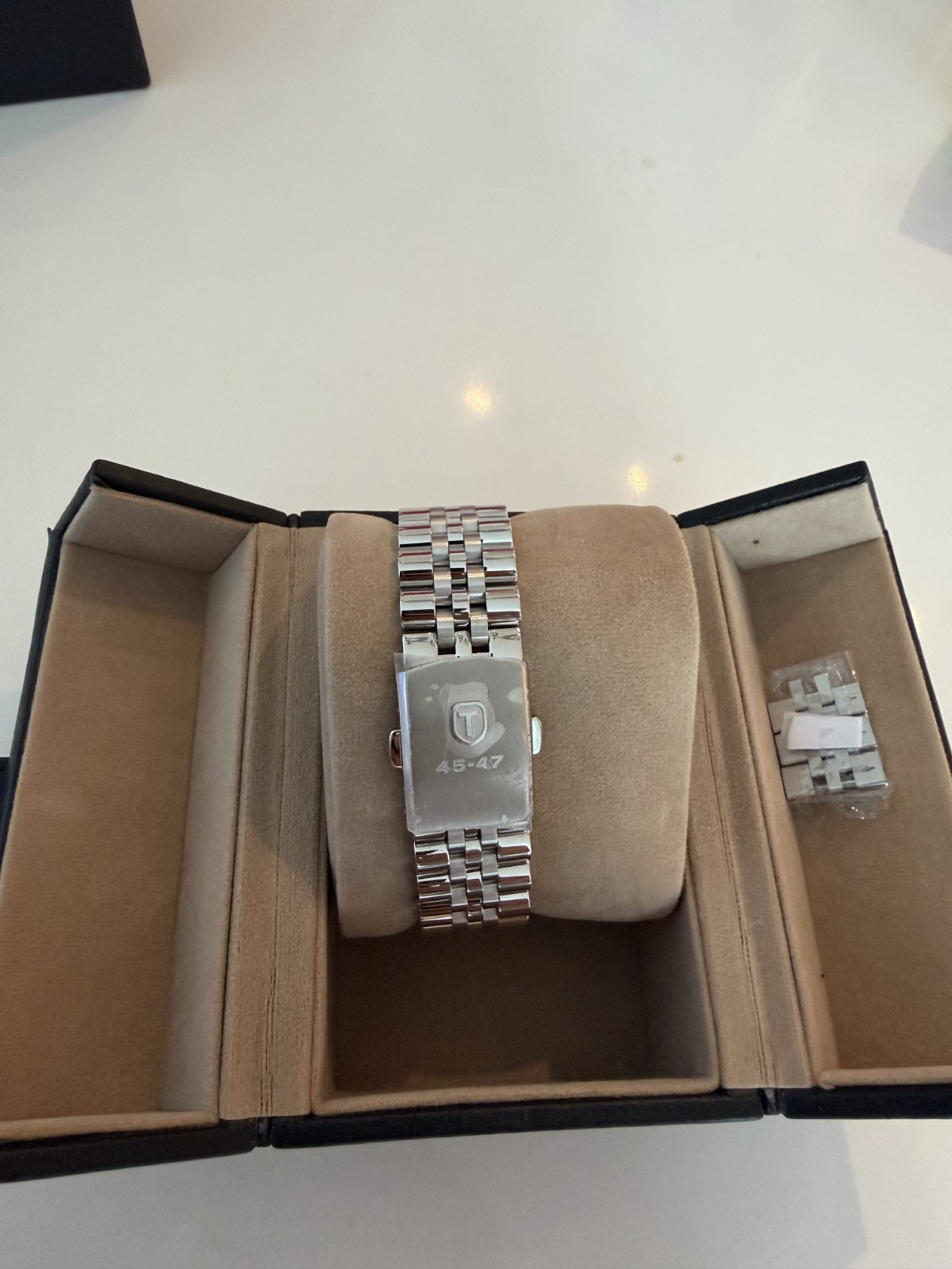 Donald TRUMP 45-47 Watch Fight Fight Fight Red Men’s New with Authenticity.