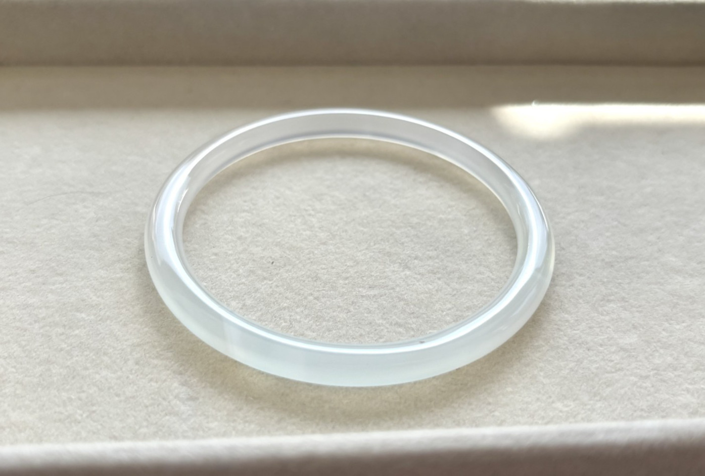 61mm Carnelian Agate Bangles Bracelets Cold White Lace Agate Banding