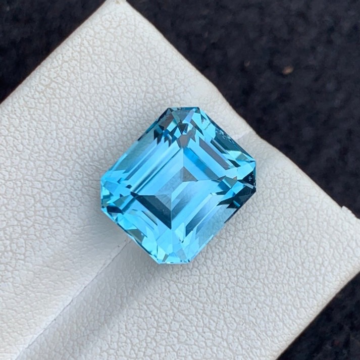 10.00 Carat Swiss Blue Topaz Gemstone Natural Emerald Cut From Africa