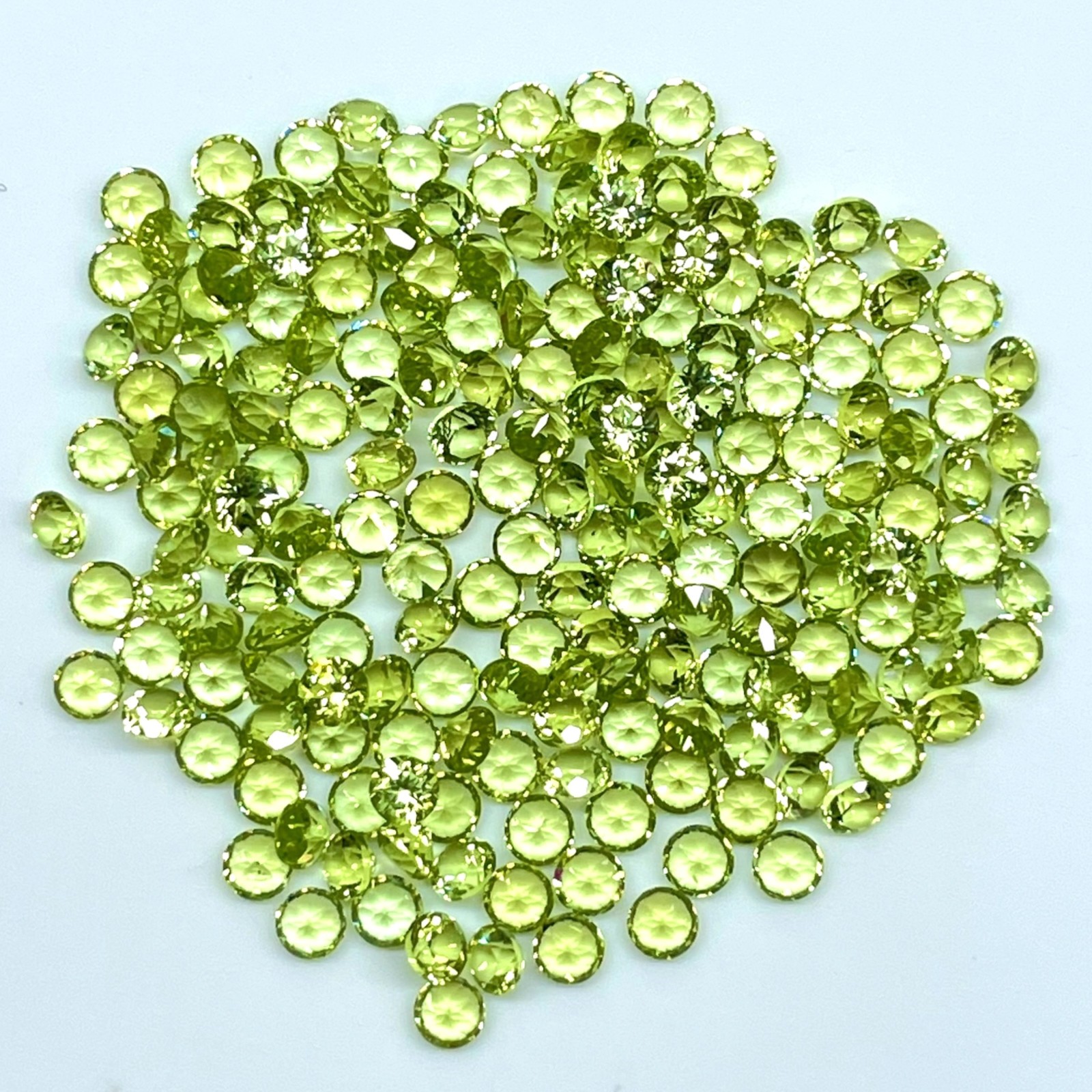 VVS 50 Pcs Natural Peridot 2.75mm Round Diamond Cut Loose Untreated Gemstones