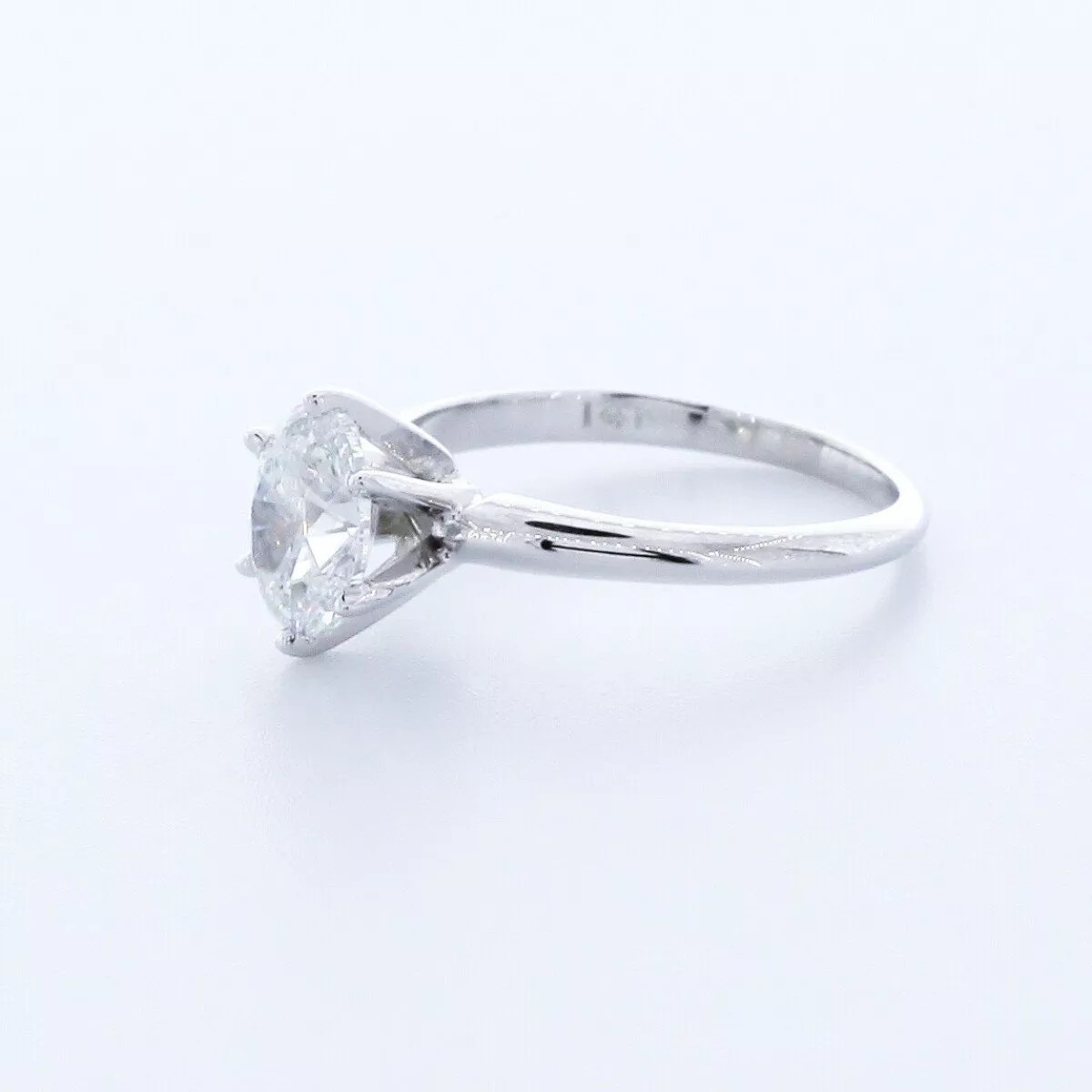 Solitaire Engagement Ring Classic 14K Gold 0.98 CT Oval Lab-Grown Diamond E VS2