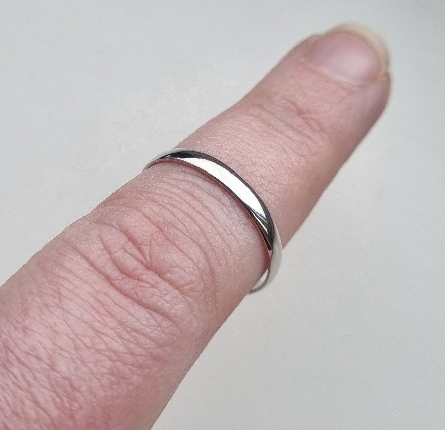 950 Palladium Hallmarked Wedding Band Ring 1.2g T 2.5mm