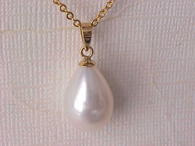 11.5MM X 17MM GENUINE WHITE PEARL PENDANT SOLID 18K YELLOW GOLD