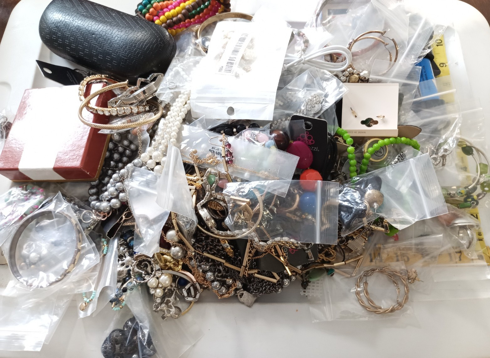 Various mixed Jewelry Lot #1 as seen in pictures