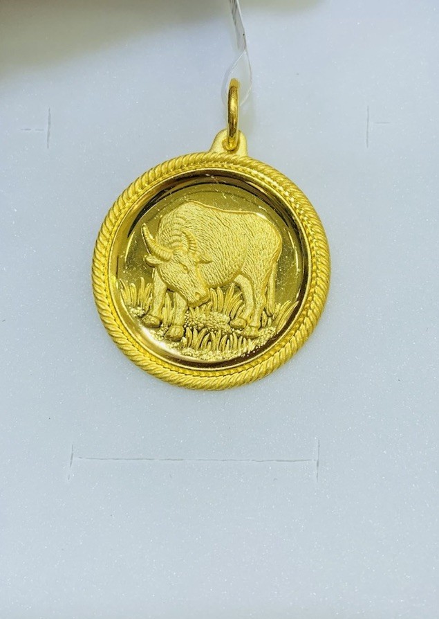 24k Solid Yellow Gold Shaped Round OX Pendant 7.69Grams( Hongkong