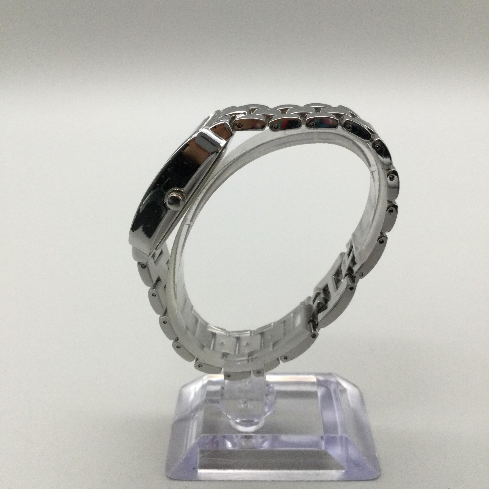 Chico’s Womens Watch 28mm Abalone Dial Silver Tone Bracelet New Battery 7″
