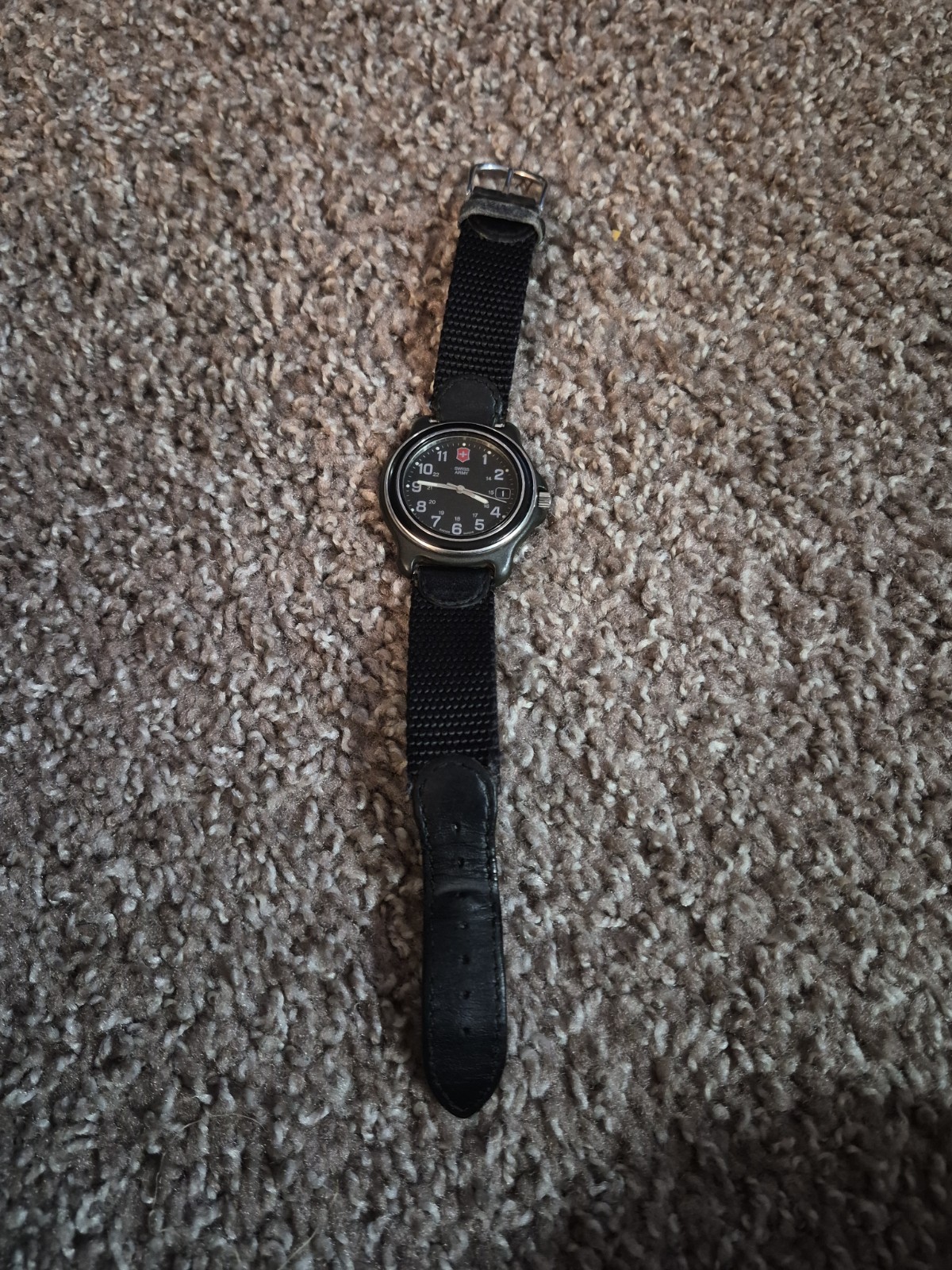 VICTORINOX SWISS ARMY GARRISON Men’s Swiss Field Wristwatch Needs Battery