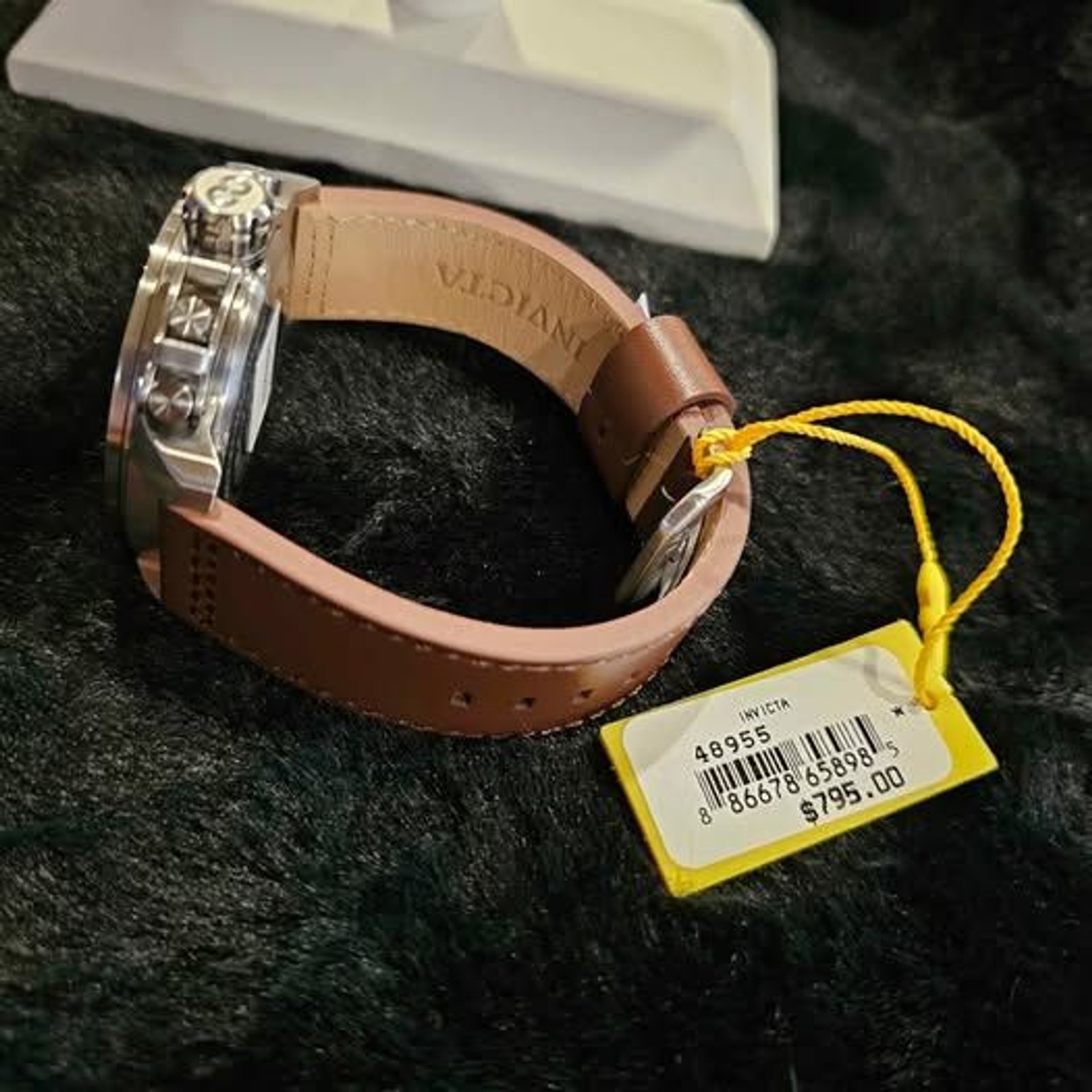 Invicta 46MM Corduba with Canteen Case and leather band. New in box!