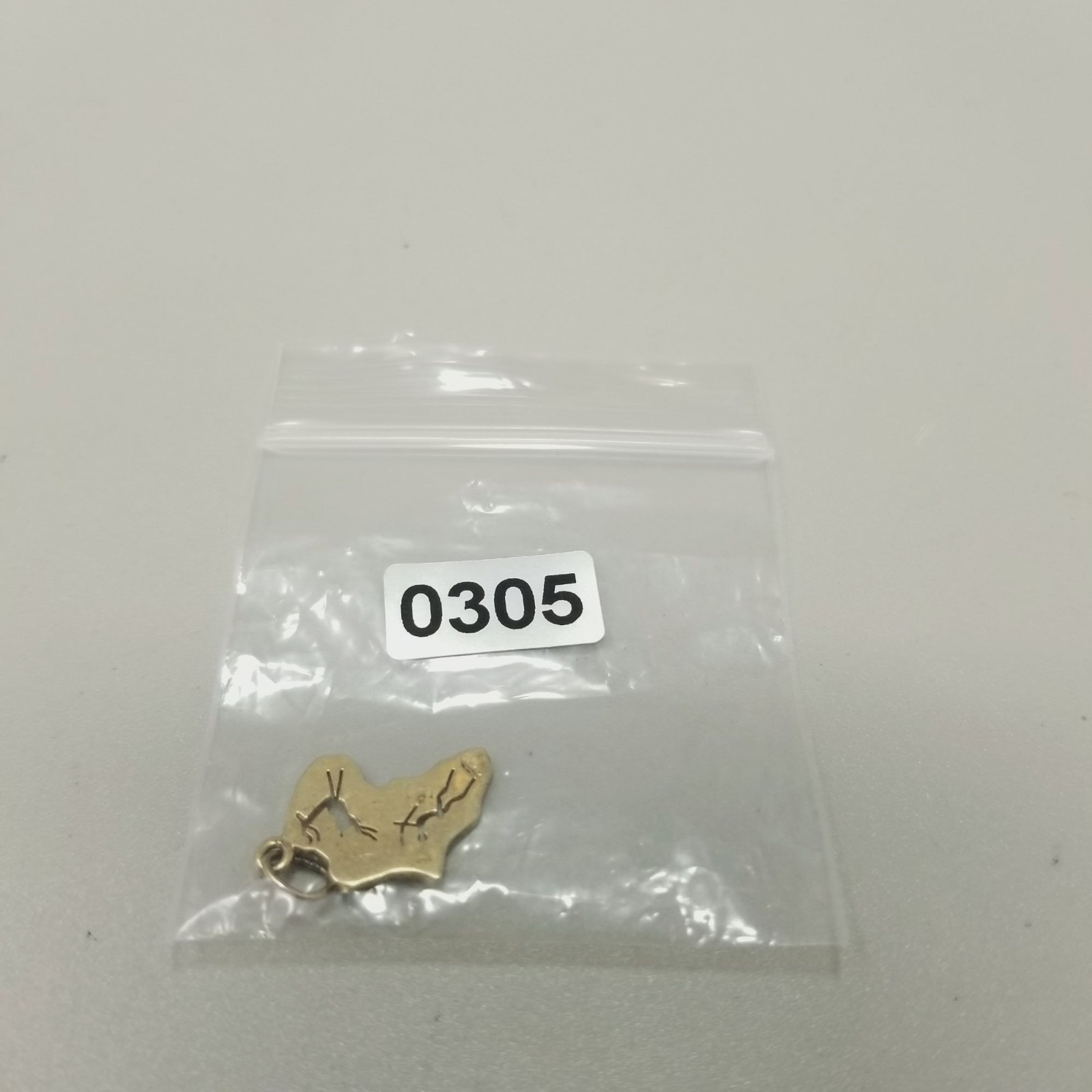 Vintage 9k Yellow Gold Africa Shape Pendant Charm Hunter Antelope Design 9ct