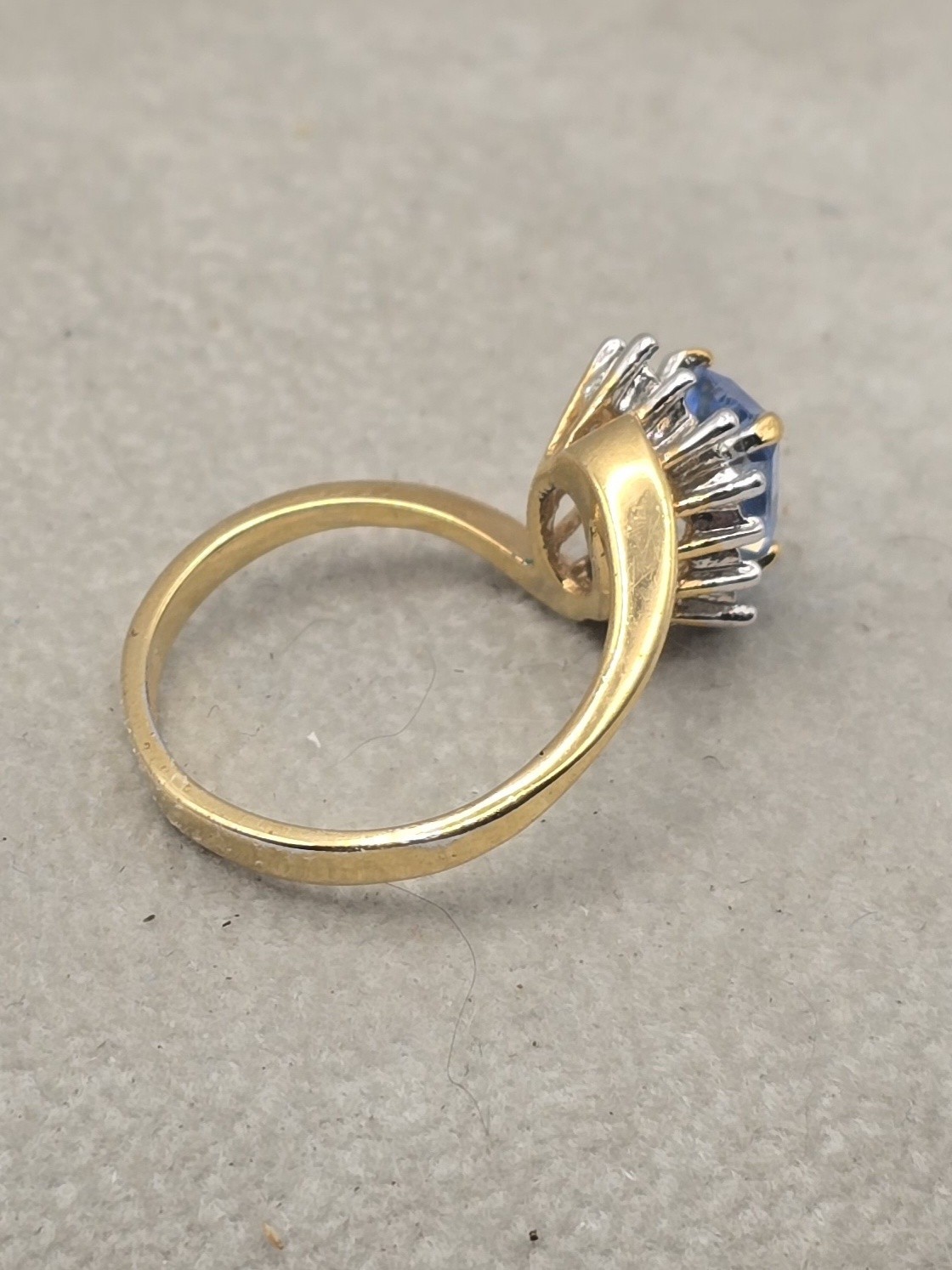 Vintage 18K HGE Fauz Blue Topaz Rhinestone Cocktail Ring – Size 7.5