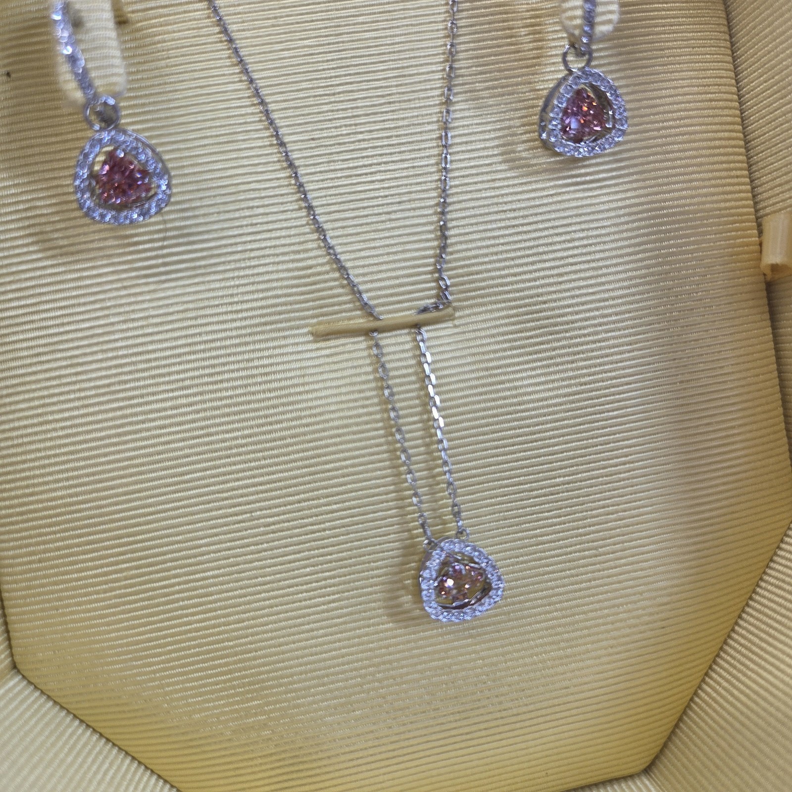 Swarovski Una Pink Crystal Necklace Earrings Set Boxed & Pink Unbranded Heart
