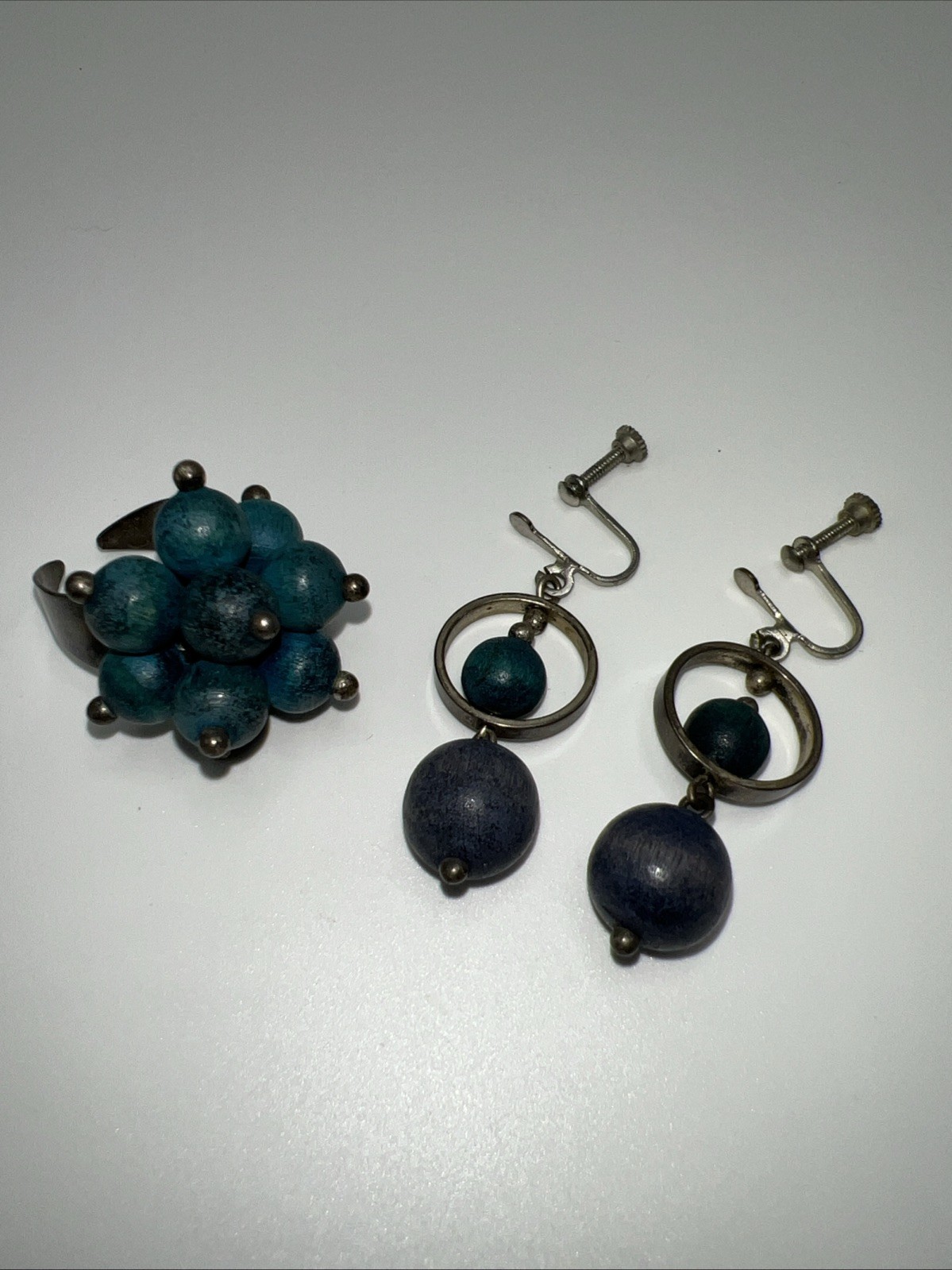 AARIKKA Finland Blue Wood Bead Ring & Screw Back Earrings Set Scandanavian