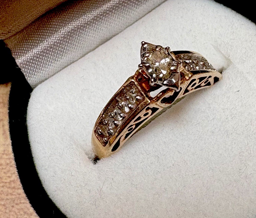 Diamond 10k Yellow Gold Ring 3.2 Grams , Size 7 women’s