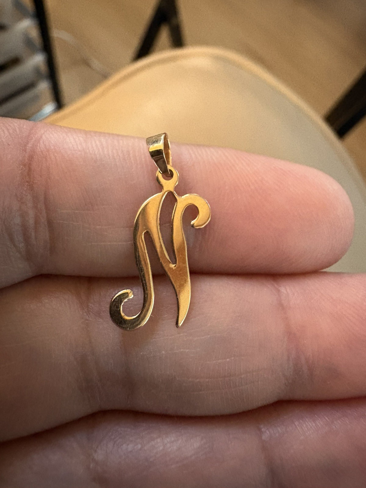 14K Yellow Gold Script Initial Letter N Necklace Charm Pendant .61 grams