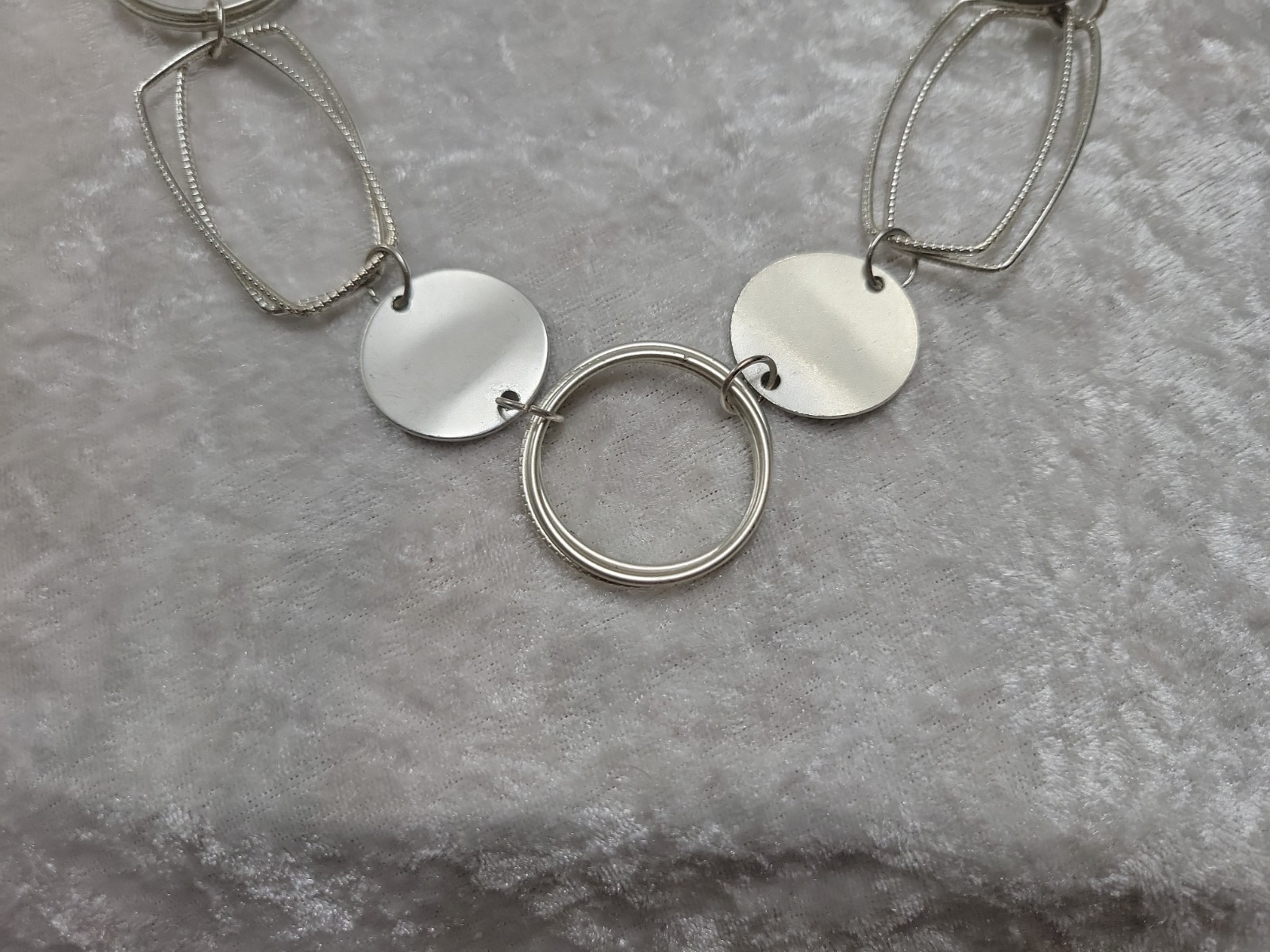 Necklace Silver Tone Shapes and Large Links Necklace 30″