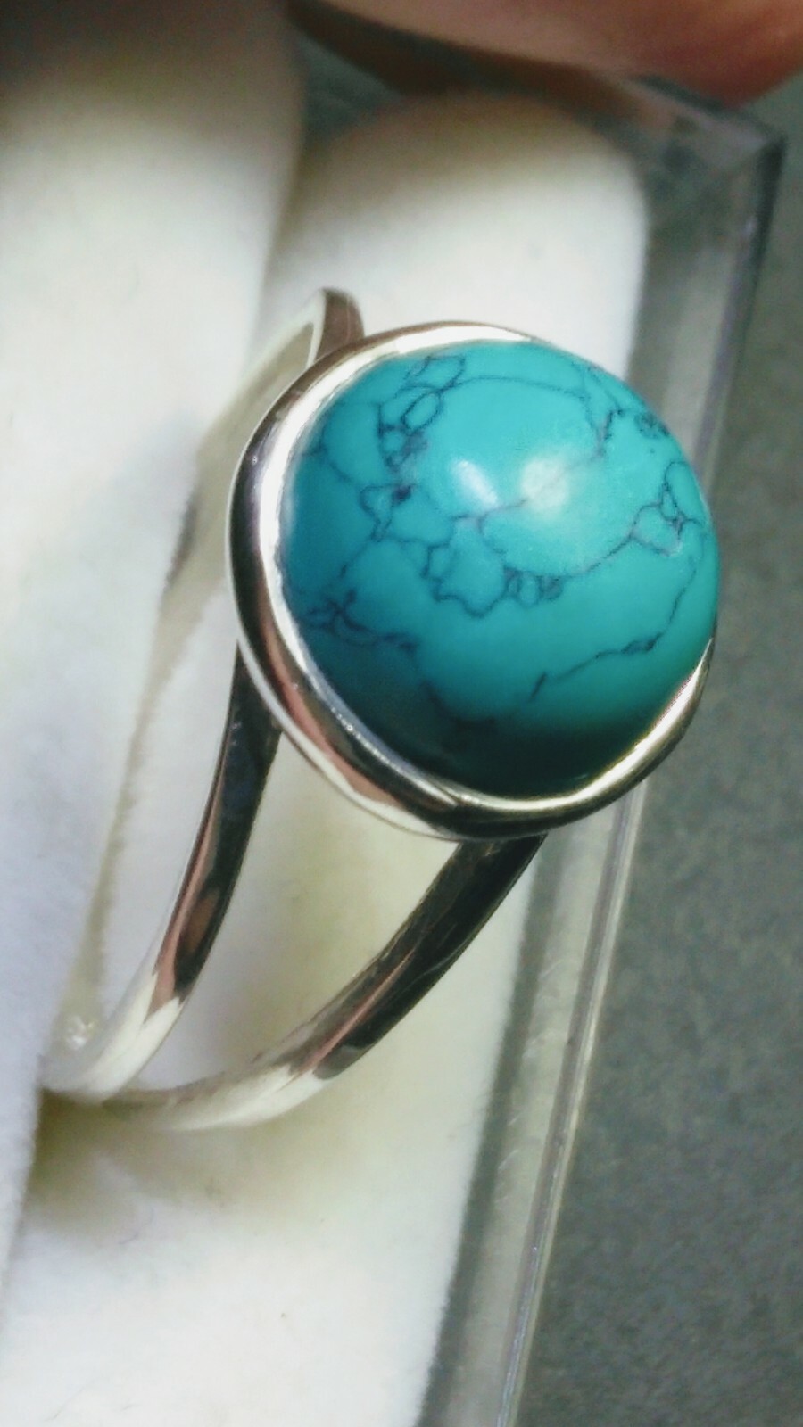 APPEALING TURQUOISE IN STERLING SILVER.925 RINGS SIZE 9.0-9.25 AND 8.25-8.5!