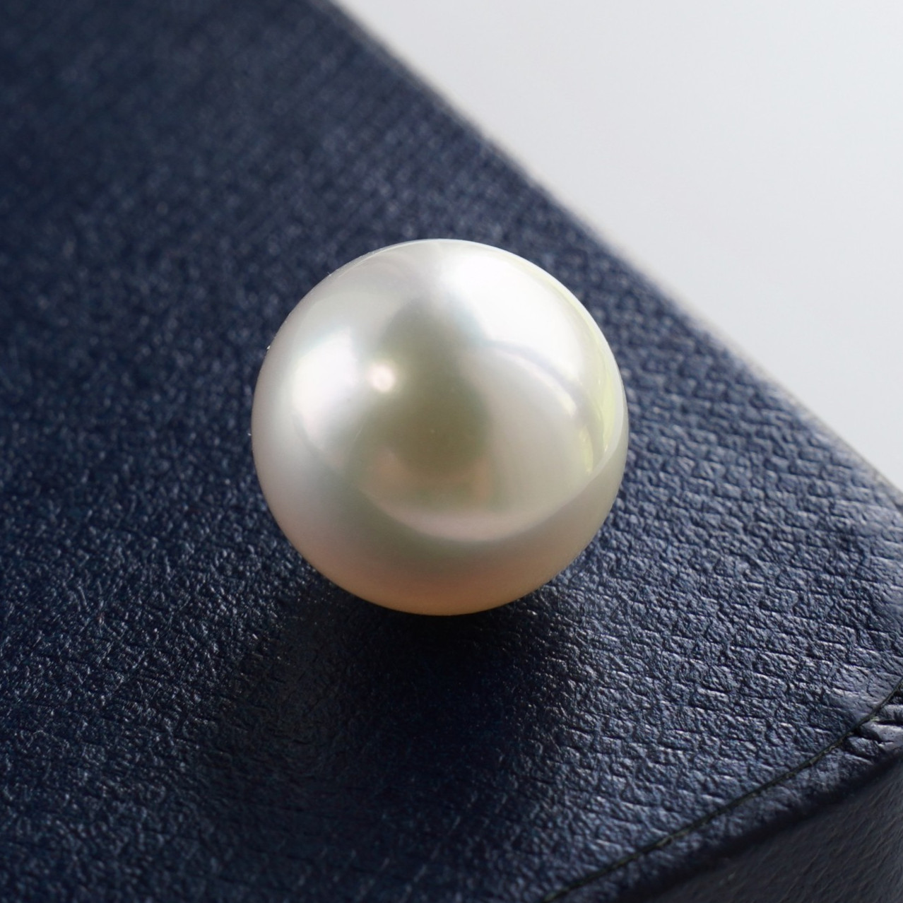5A 11.7mm Round White Australian South Sea Loose Pearl,High Luster,Certificate