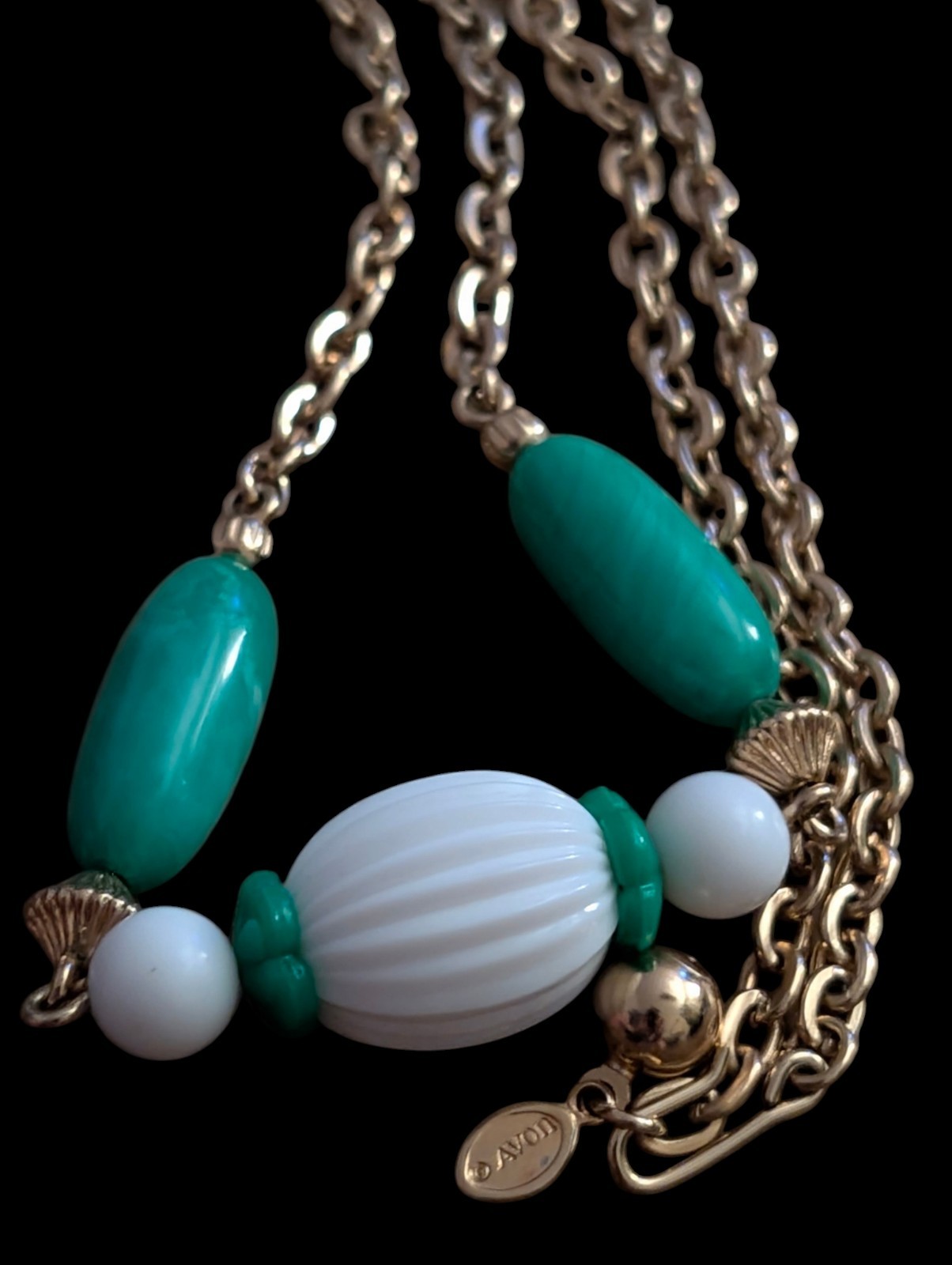 Vintage 1974 Avon Cathy Necklace Gold Tone Green White Molded Bead Choker 16″