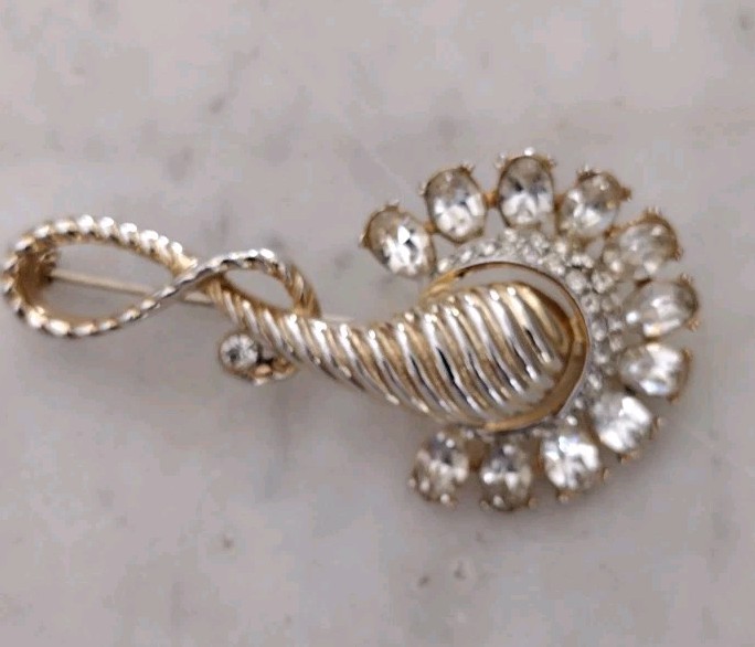 Vintage Clear Rhinestone Rope Style Brooch Gold Tone Estate 2 1/2 Inches