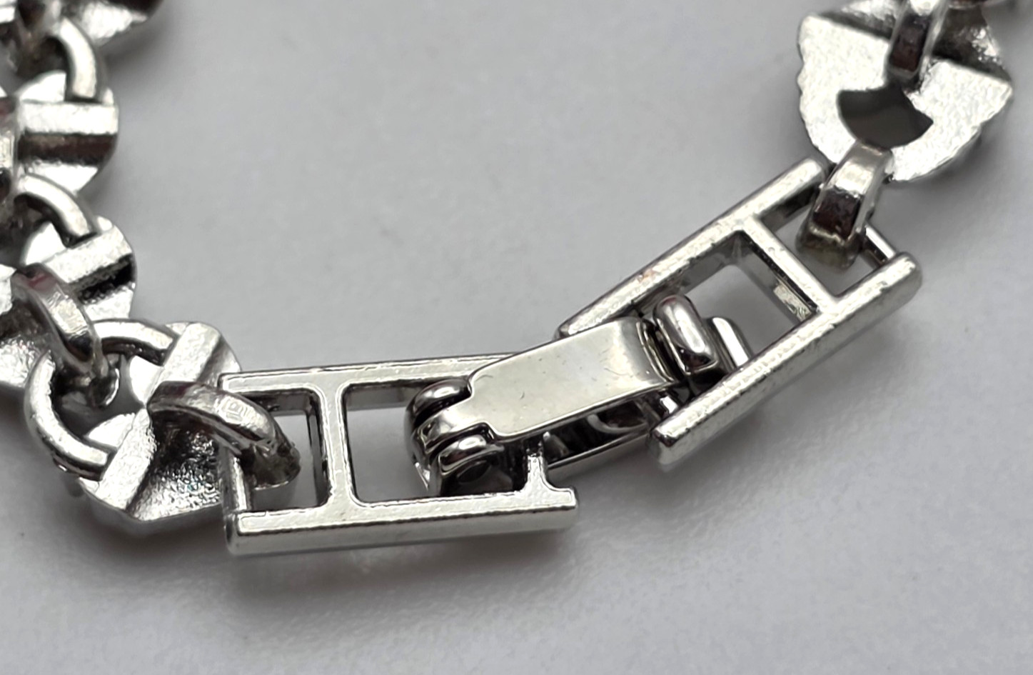 Vintage Silver Tone Clear Crystal Heart Link Tennis Bracelet 7″ Fold Over Clasp