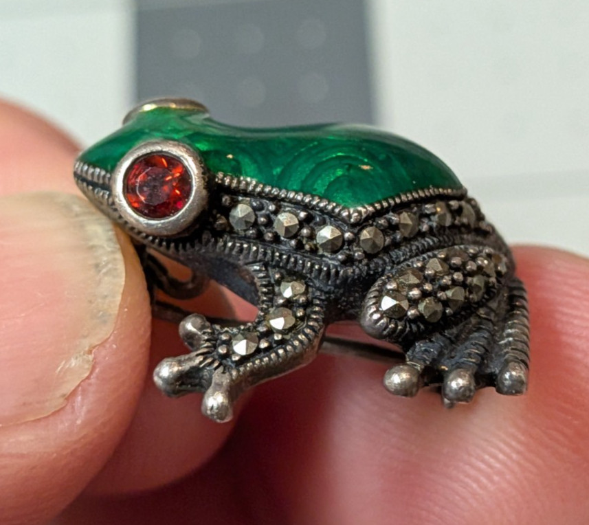Sterling Silver 925 Green Enamel Marcasite Frog Brooch Orange Eyes Thailand