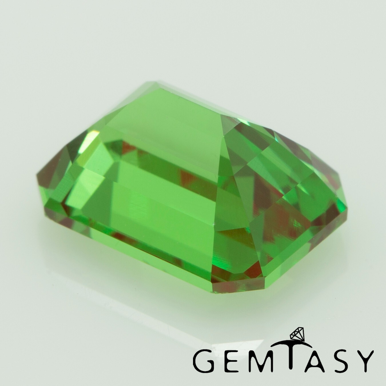 Cut stone – YAG Green-Red Czochralski (Pulled) lab grown, 8x6mm 2.04-2.49ct