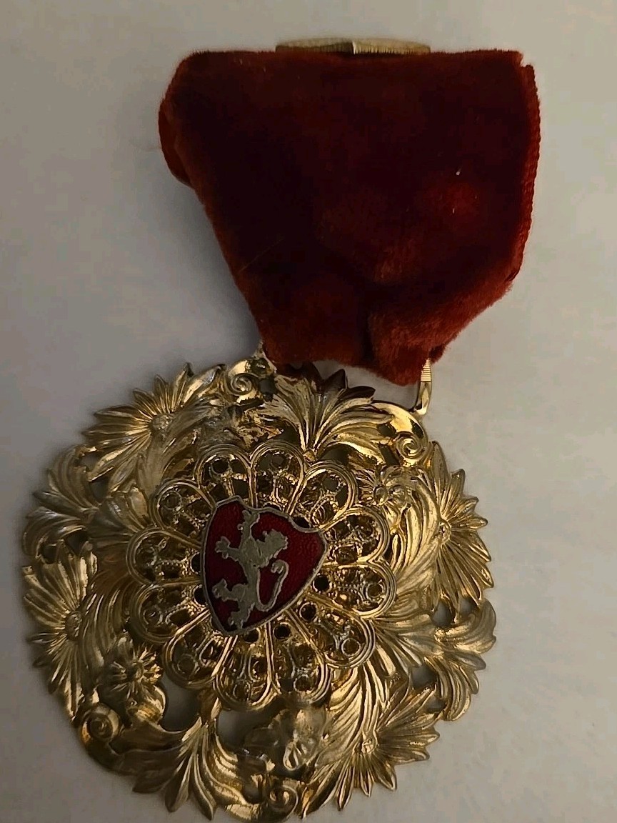 Vintage Coat Of Arms Brooch Heraldic Lion Gold Enamel Lion Pin Ribbon