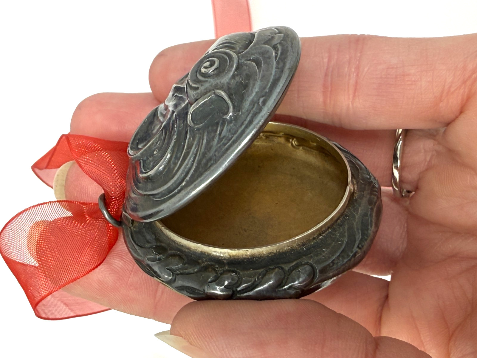 XL Repousse Sea Serpent Sterling Silver Puff Locket Snuff Pill Box Pendant
