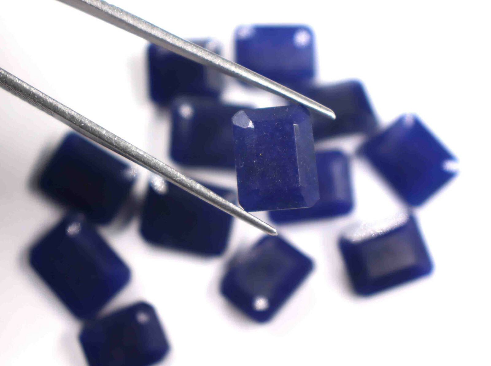 Certified 98–100 Ct Blue Sapphire Emerald Shape Gemstone Lot – Superb Deal “5DOZ