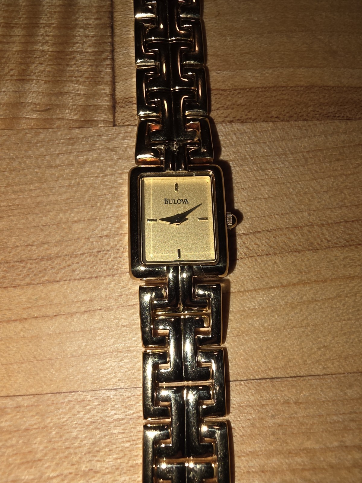 Ladies Bulova Japanese Quartz Watch T8 2 Hand Movement Tank