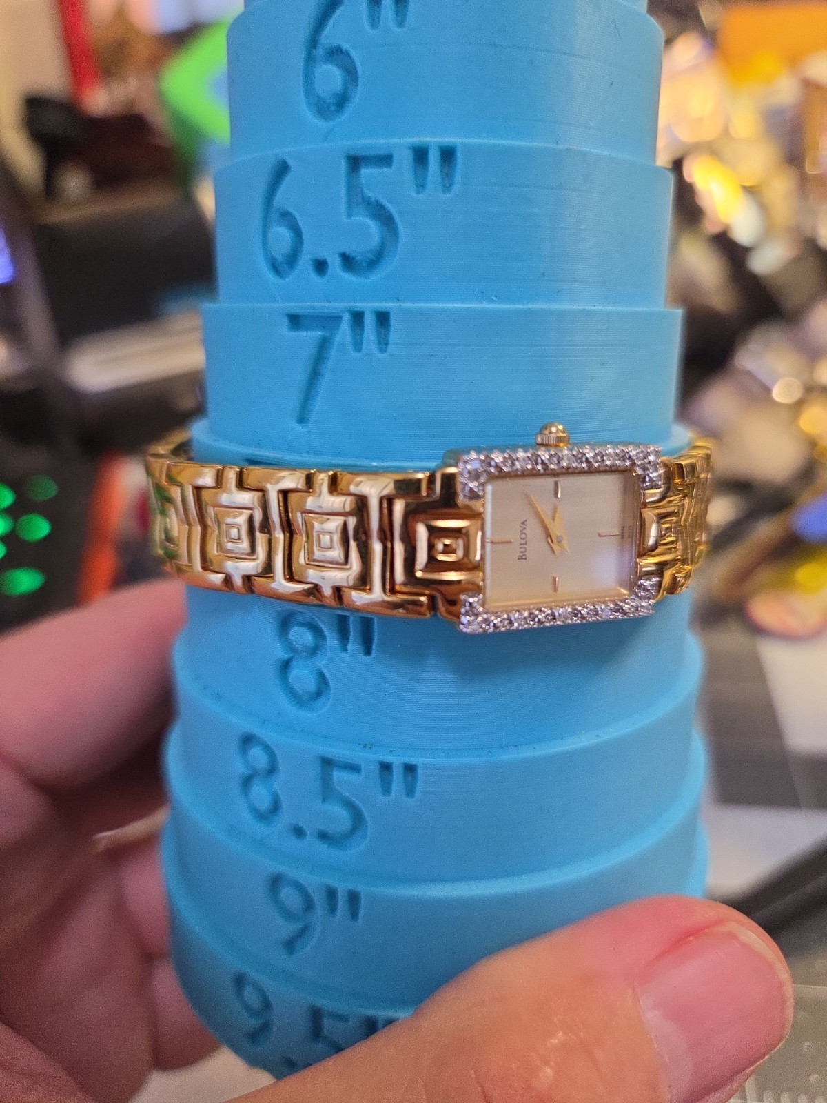 Vtg 2000 BULOVA Ladies 16mm Watch Gold Tone DIAMONDS Bezel MOP Tank 7.5″ – RUNS
