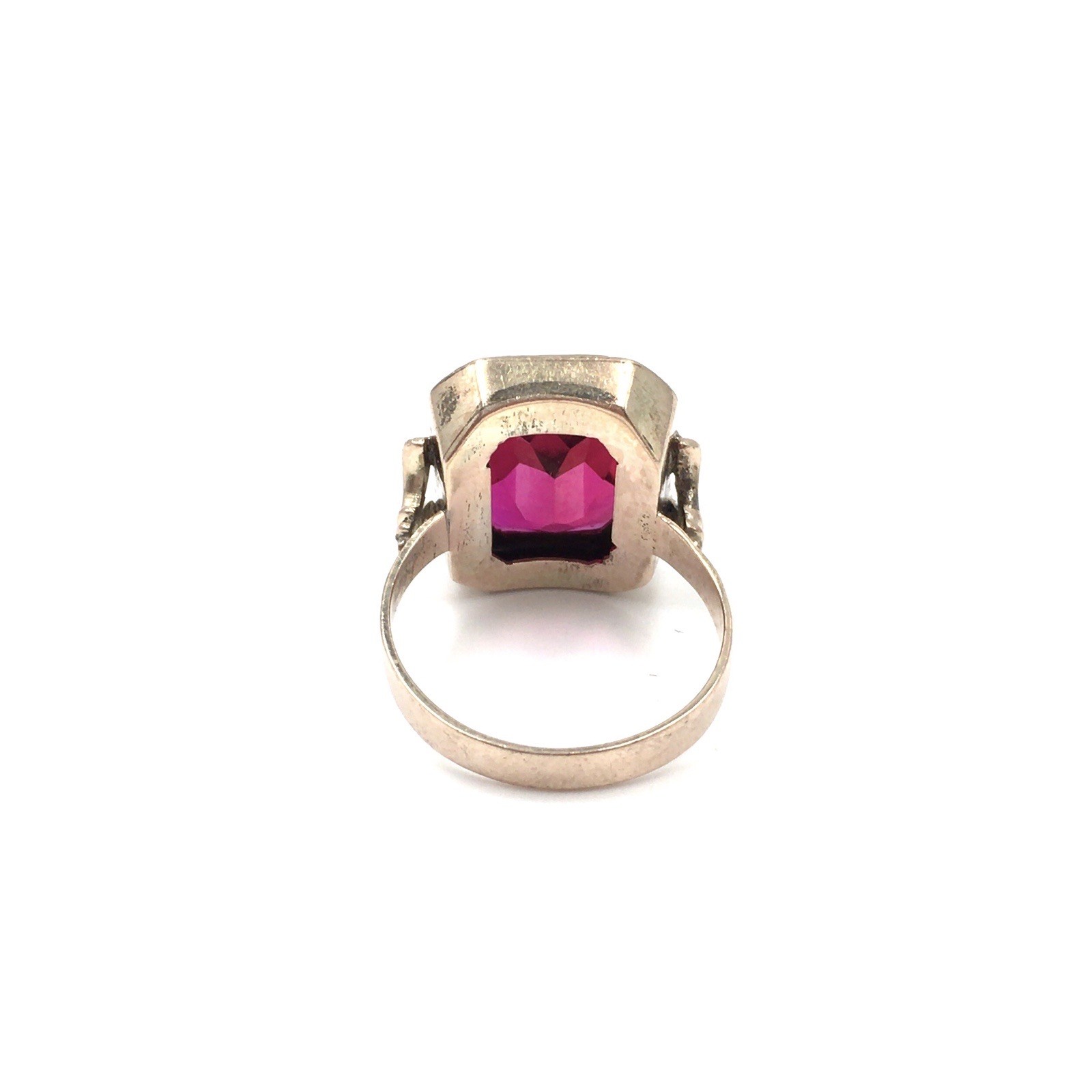 8kt gold ring synthetic ruby 333 yellow gold 1.5 x 1.2 cm signet ring RW 62