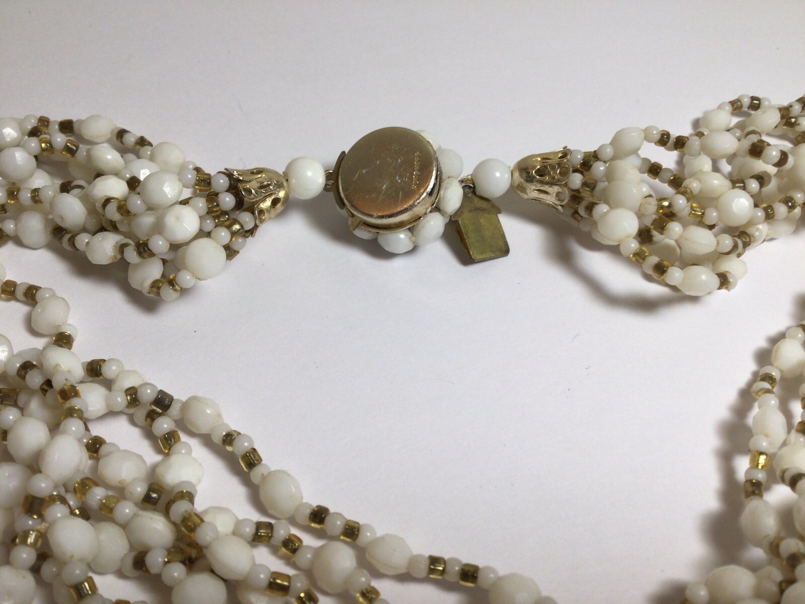 PRETTY VTG RETRO 19 1/2” MULTI-STRAND WHITE WITH GOLD ACCENTS NECKLACE HONG KONG