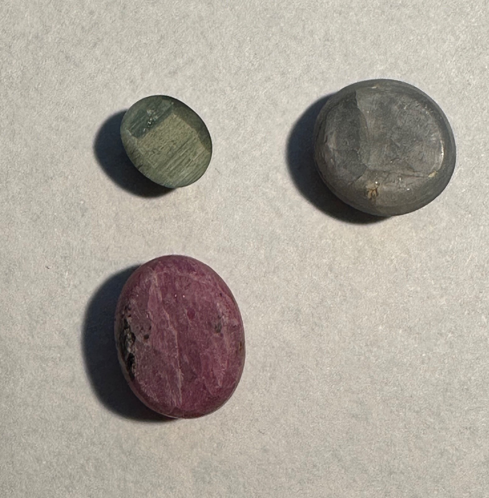 STAR SAPPHIRE CABOCHON 5.25CT, STAR RUBY SAPPHIRE 6.71CT, CAT’S EYE TOURMALINE 1