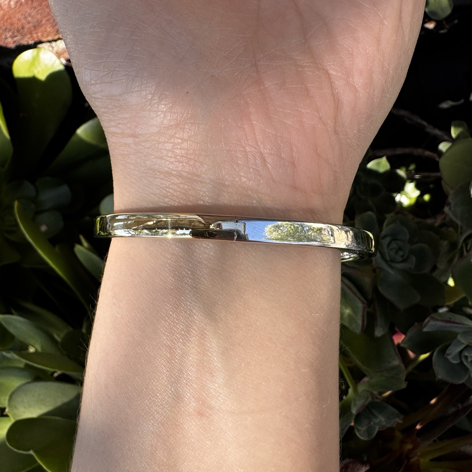 Le Gi Italian 14k Gold Two Tone Hinged Bypass Bangle Bracelet Size 7” 15.5 Gram