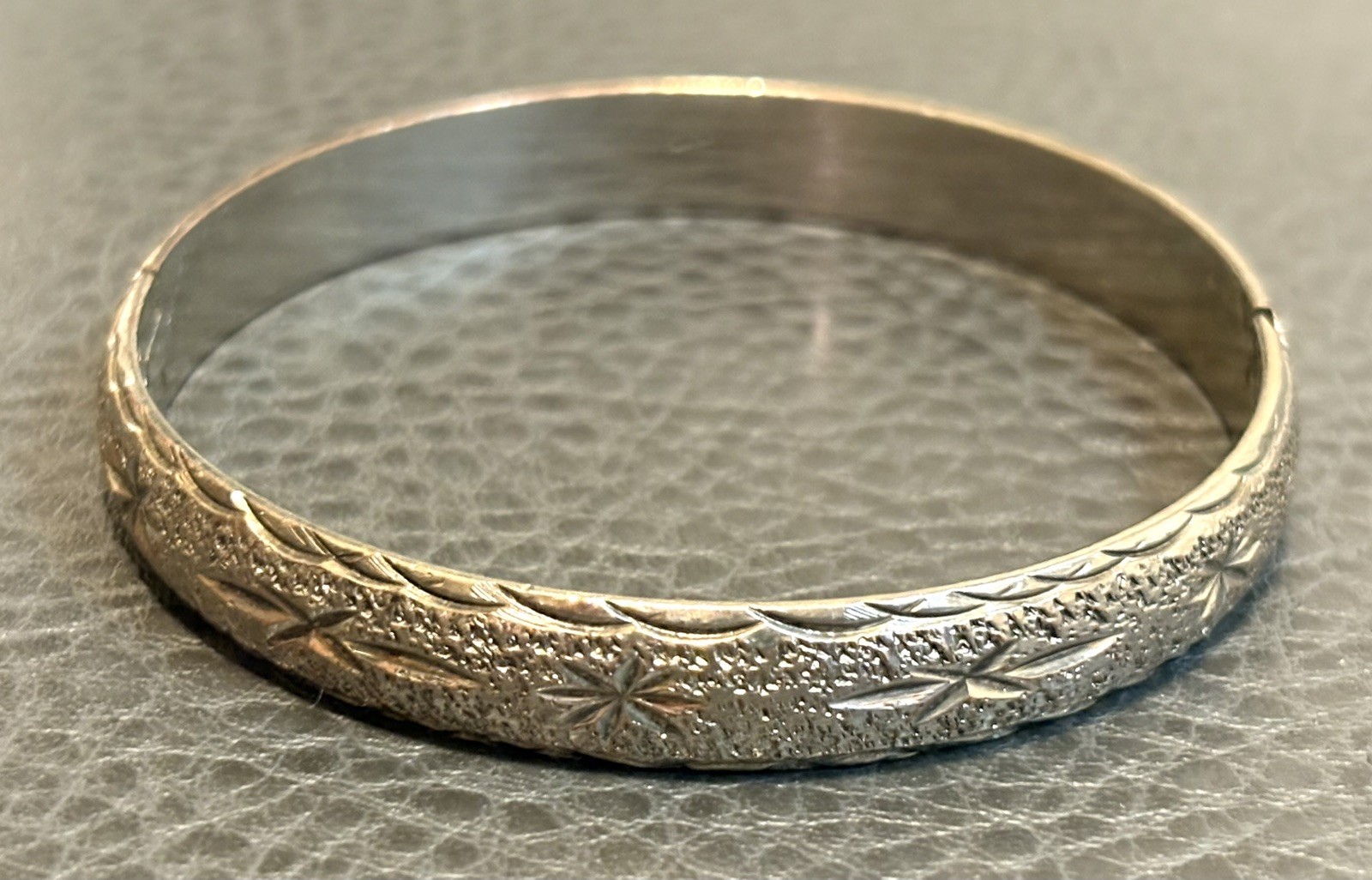 Vintage Bangle 9MM Bracelet MCM Atomic Silver Tone Etched Starburst Stars 7.5”