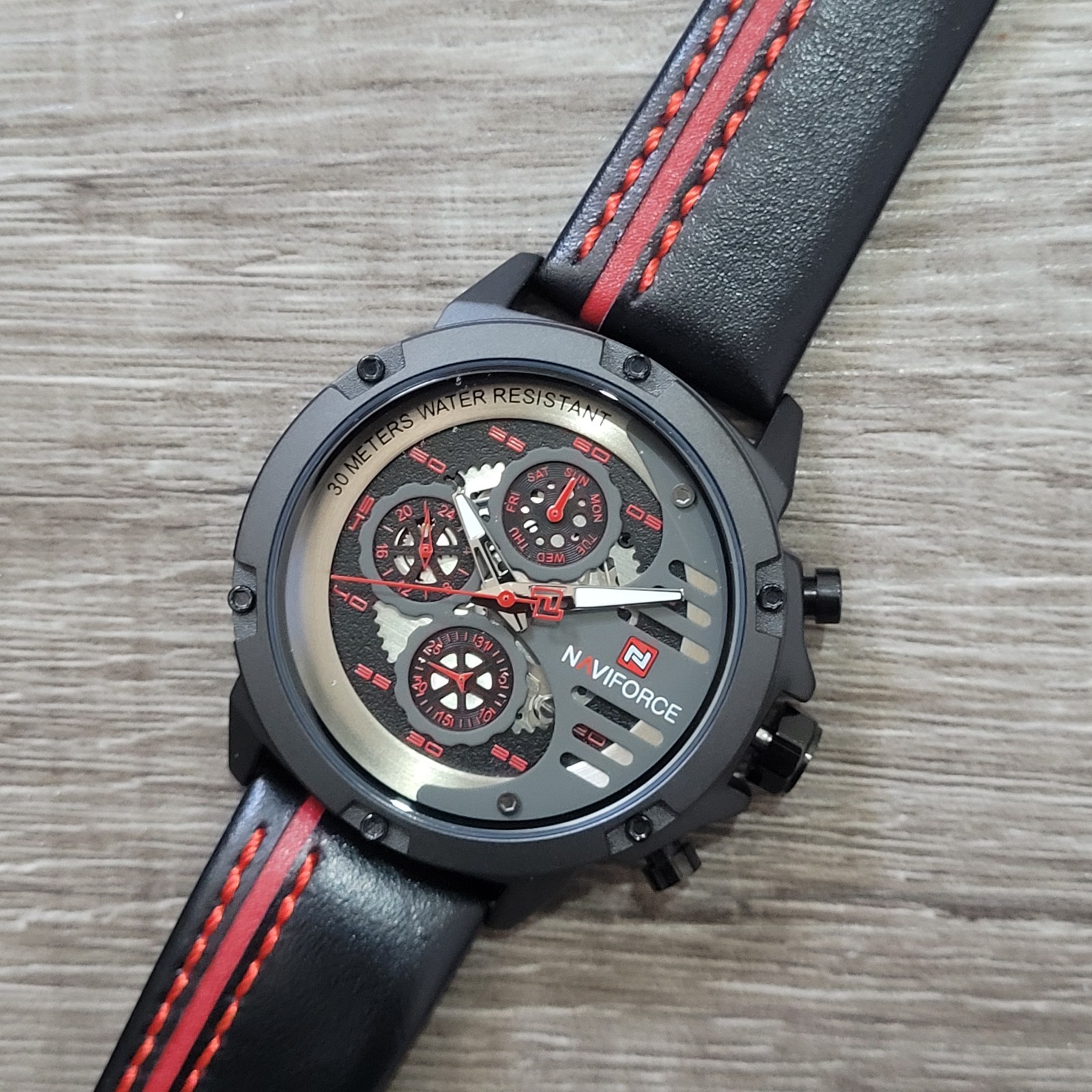 Naviforce Stylish Chronograph Watch in Leather for Men