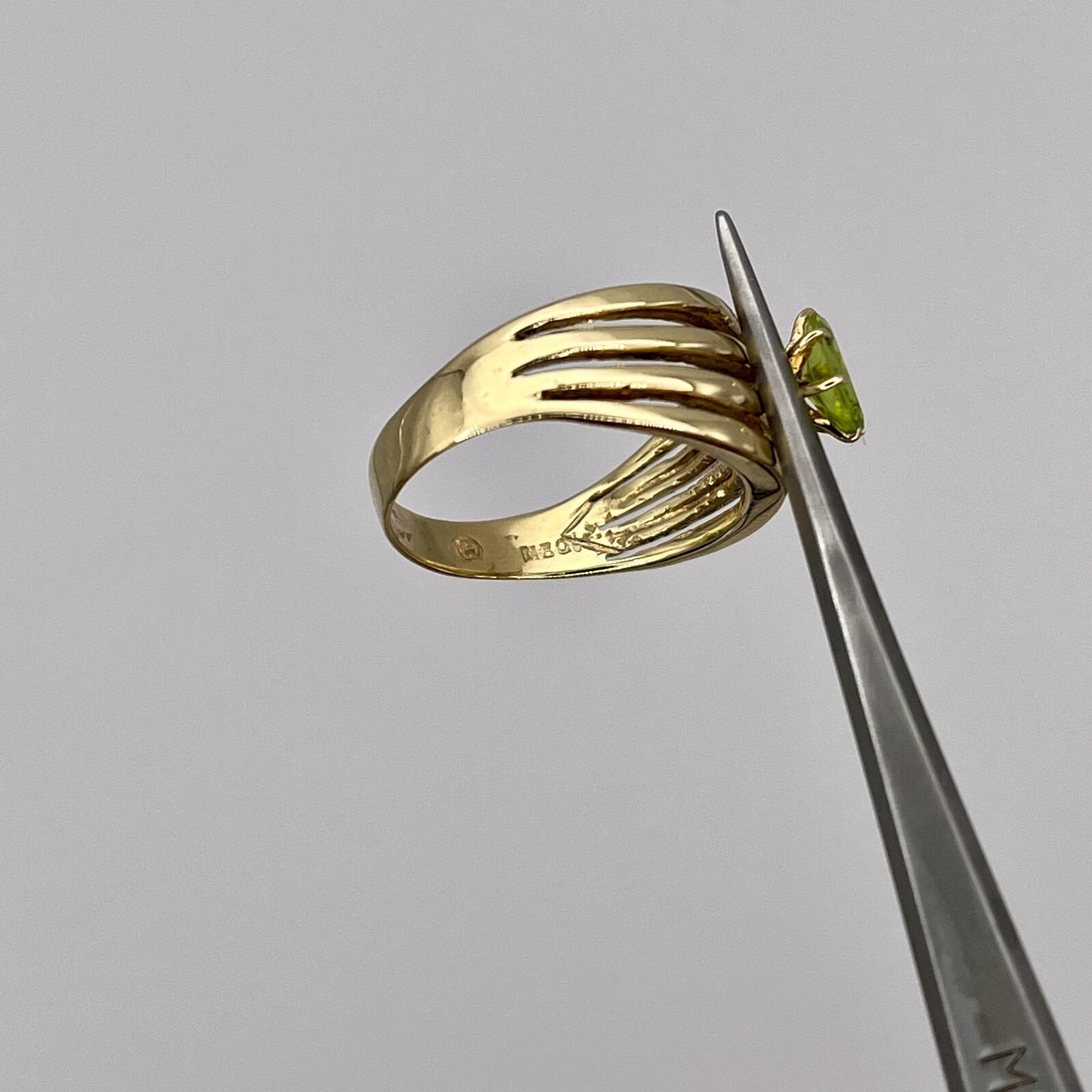 14K Yellow Gold Oval Peridot Ring, Size 6.5, 0.86ct, 4.0G