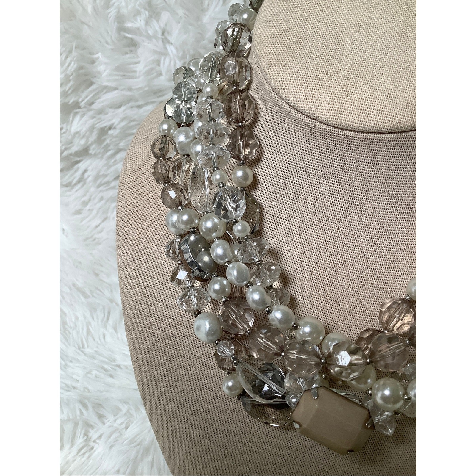 White House Black Market Chunky Pearl Crystal Beaded Statement Necklace F14-3
