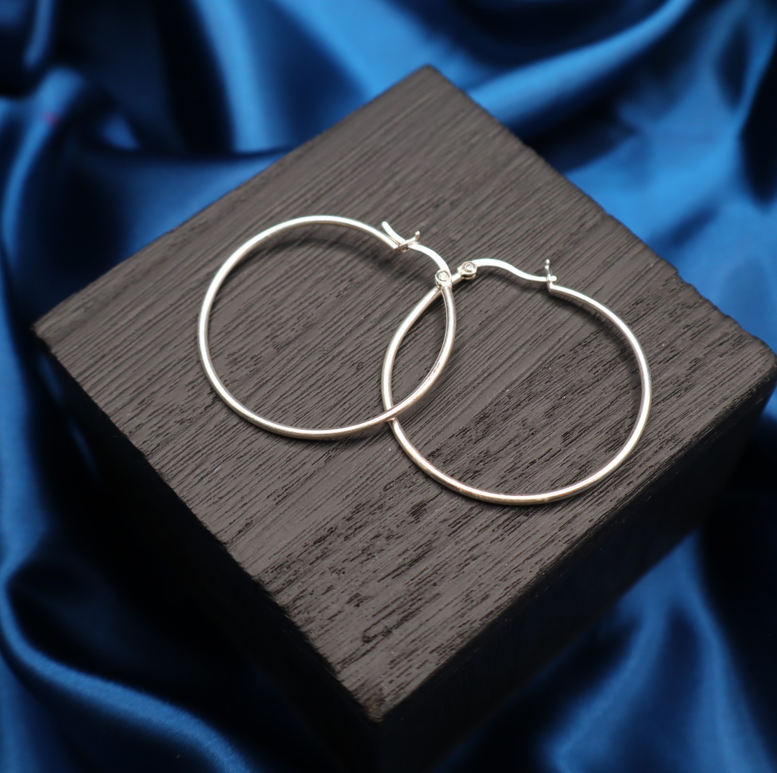 Vtg 1.5″ Classic English Lock Hoop Sterling Silver Earrings Stamped 925 TH