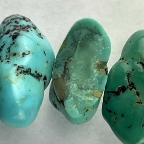 Vintage Chunky Southwest Turquoise & Shell Necklace 27, 1/2″ 61 Pieces Turquoise