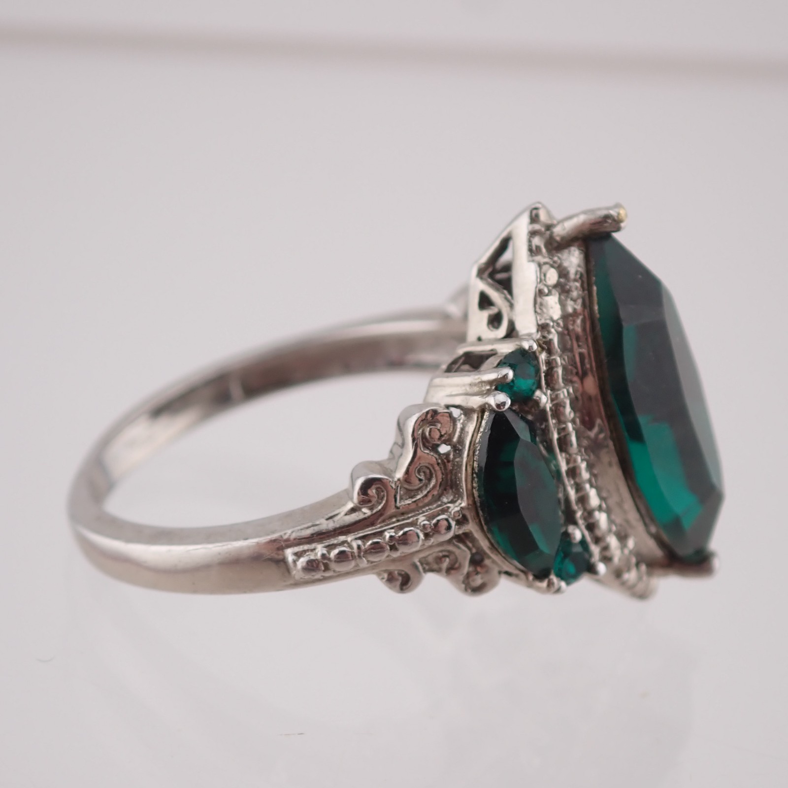 VTG Karis STS Green Marquise Crystal w Accents Silver Tone Size 7