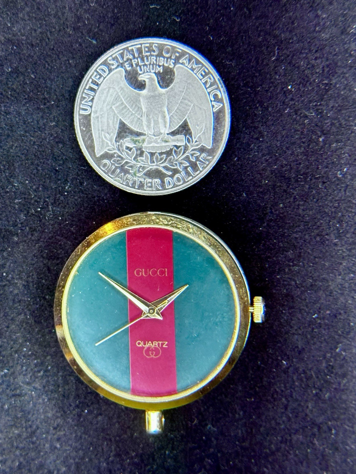 Gucci Quartz Pendant Gold Green Red Metal Non-Numeric Hour Marks Dial
