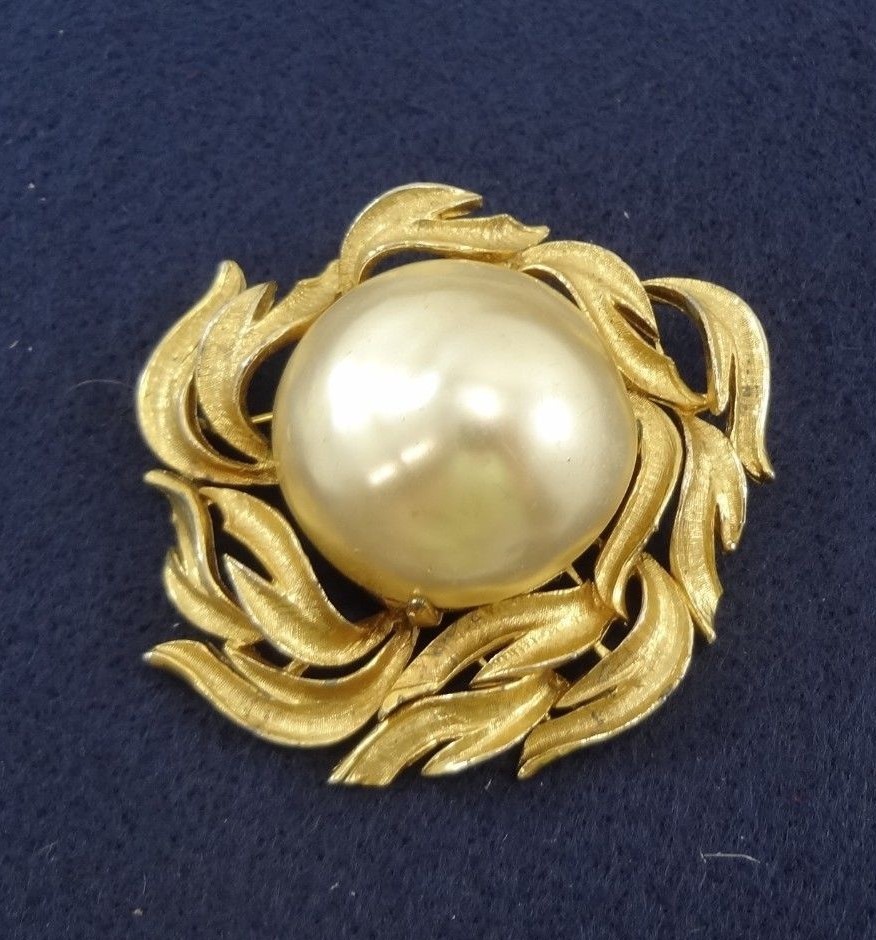 Vintage SA Large Pearl Goldtone Pin Brooch 2 1/2 x 2 1/4 inches