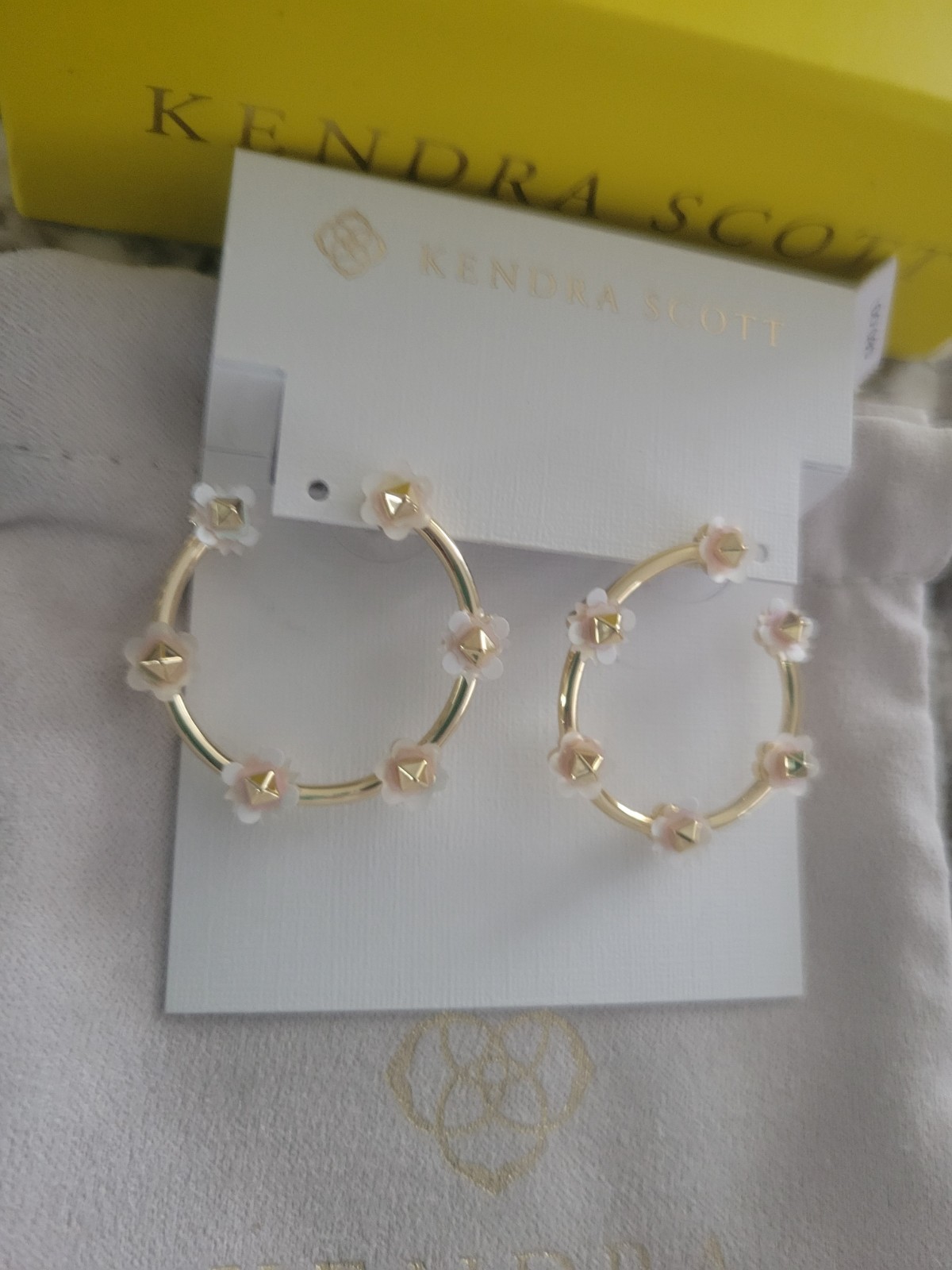 Kendra Deliah Open Frame Drop Earrings Gold White Mix NWT $80 Pouch & Gift BOX