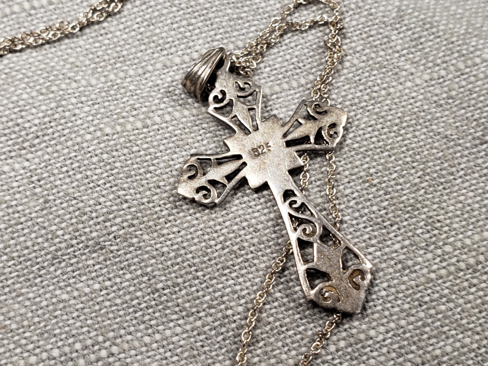 Beautifully Detailed Christian Cross 925 Sterling Silver Pendant & Necklace C41