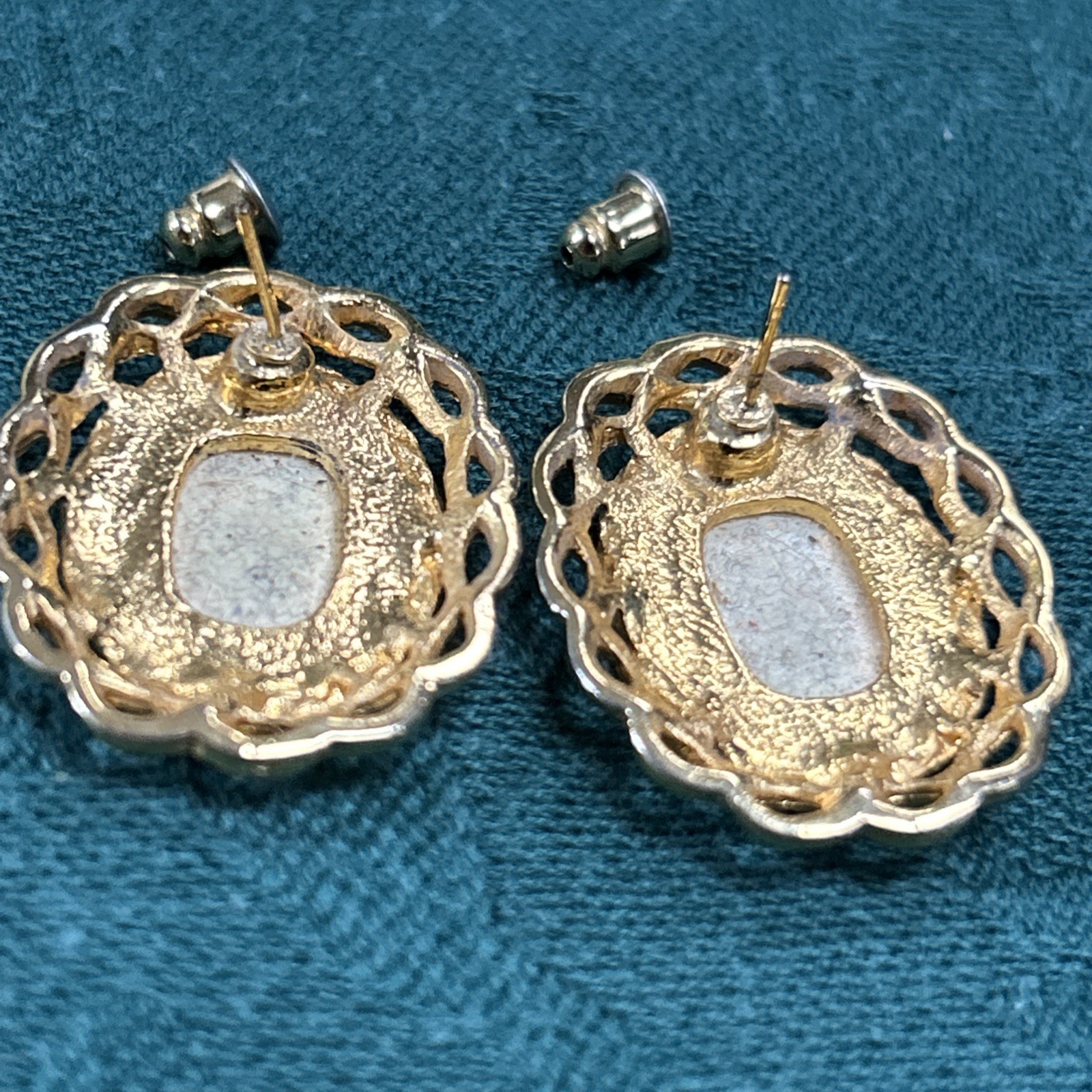 Vintage Mona Lisa Earrings Gold Tone Brass Posts Pierced 1”