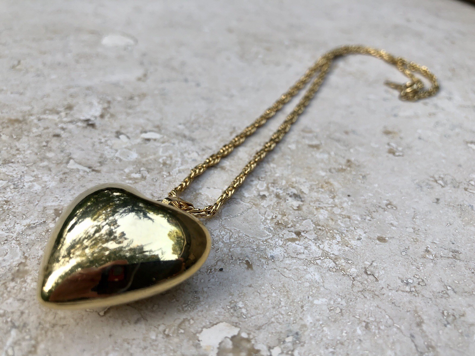 ✨💛VINTAGE Signed TRIFARI Gold Tone PUFFED HEART Pendant NECKLACE 17+” | Estate