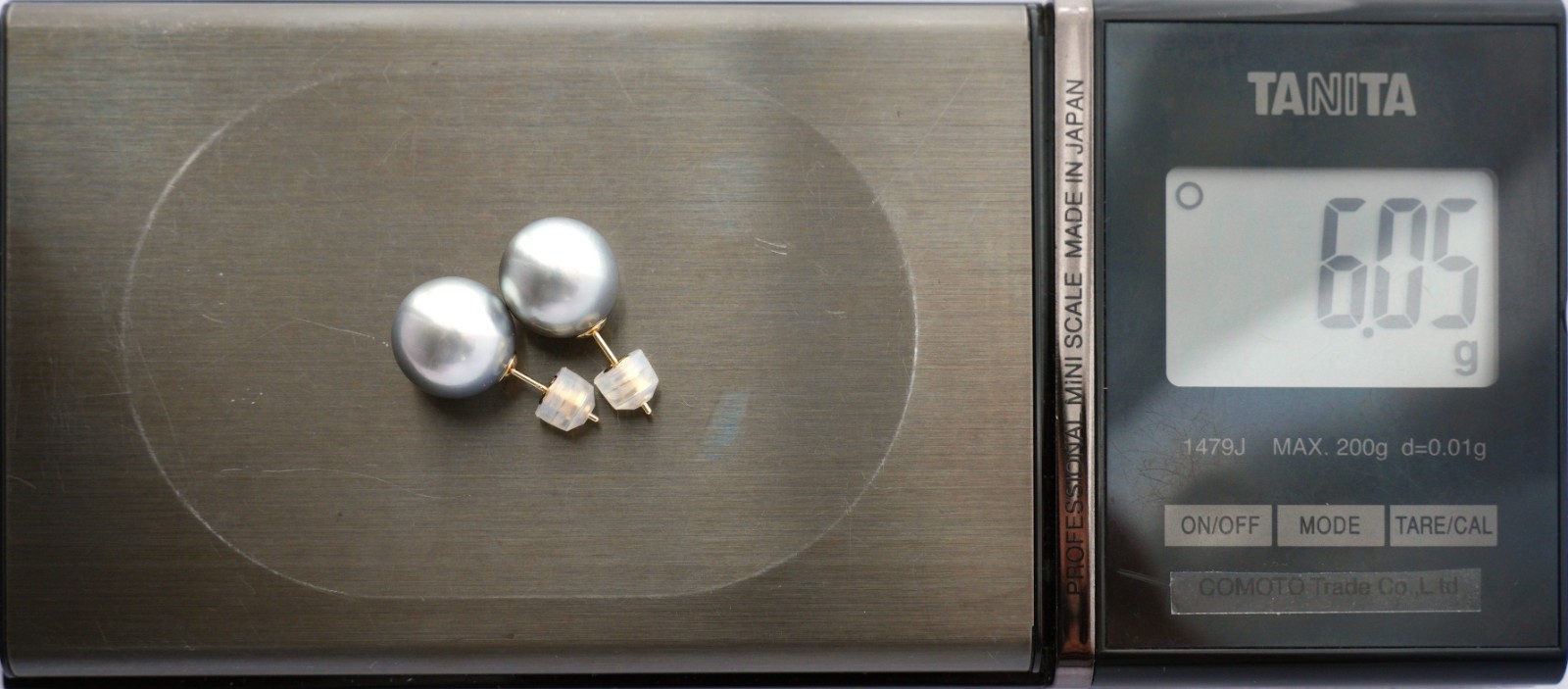 Big 12.2-12.4mm Round Silver Tahitian Pearl Stud Earrings 18k Solid Yellow Gold